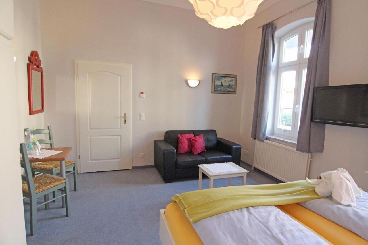 Kapitaenshaus-Lassen-Zimmer-Amistad Hotel Westerland Bagian luar foto