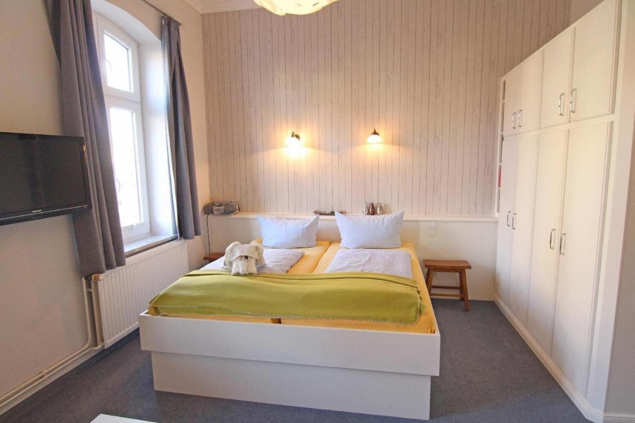 Kapitaenshaus-Lassen-Zimmer-Amistad Hotel Westerland Bagian luar foto