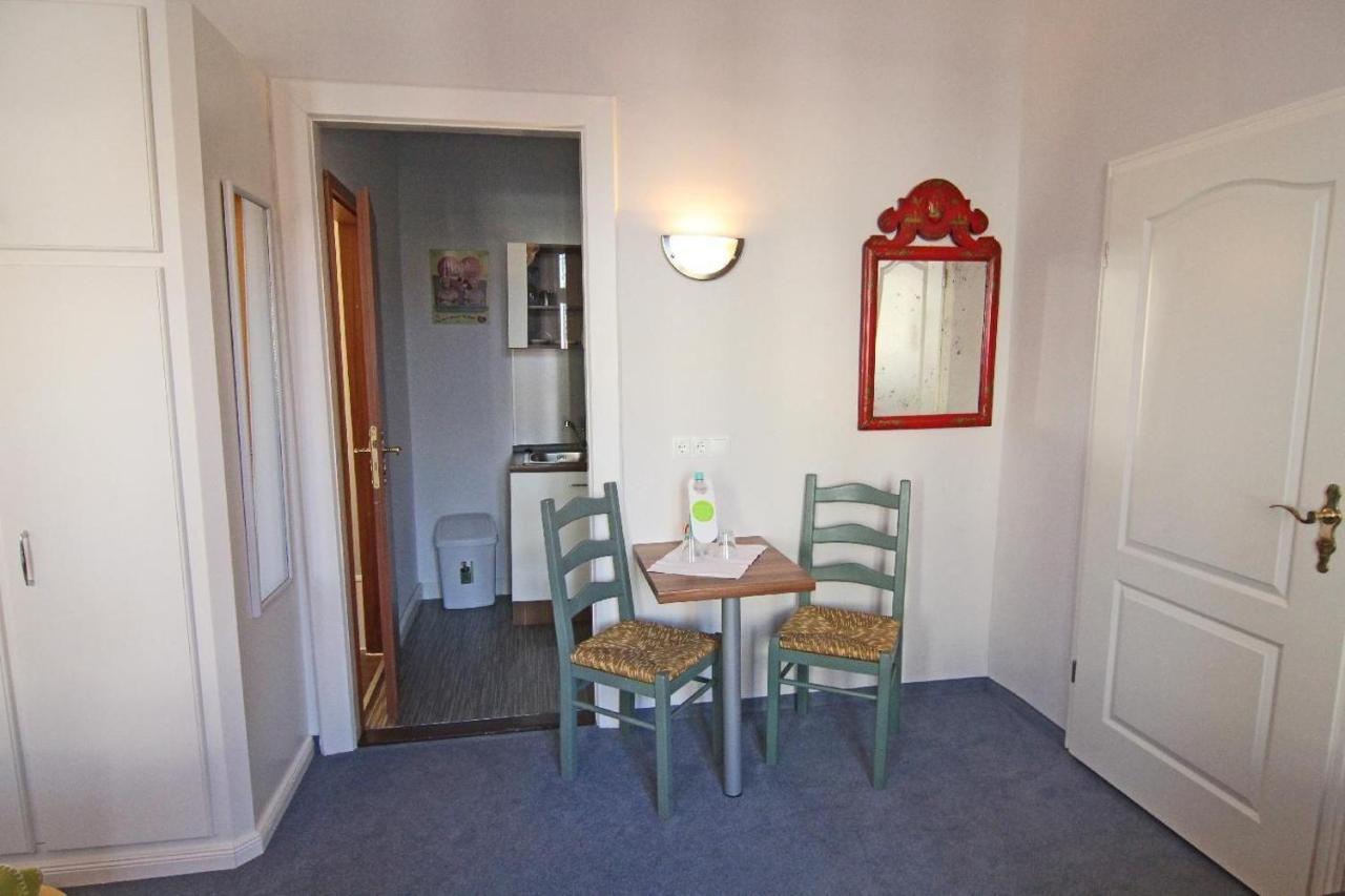 Kapitaenshaus-Lassen-Zimmer-Amistad Hotel Westerland Bagian luar foto